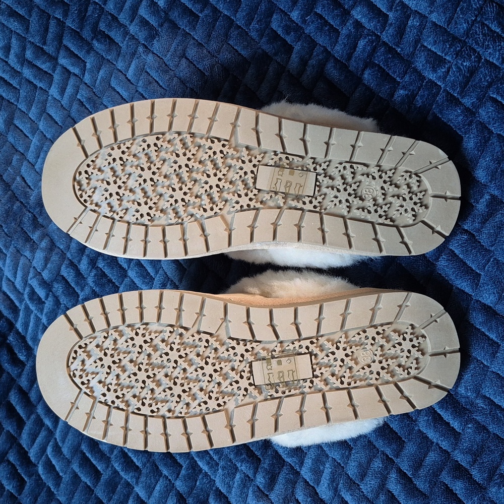 Banff Trail Tan Suede Faux Fur-Lined Slippers Size 8, New With Tags - Picture 6 of 12